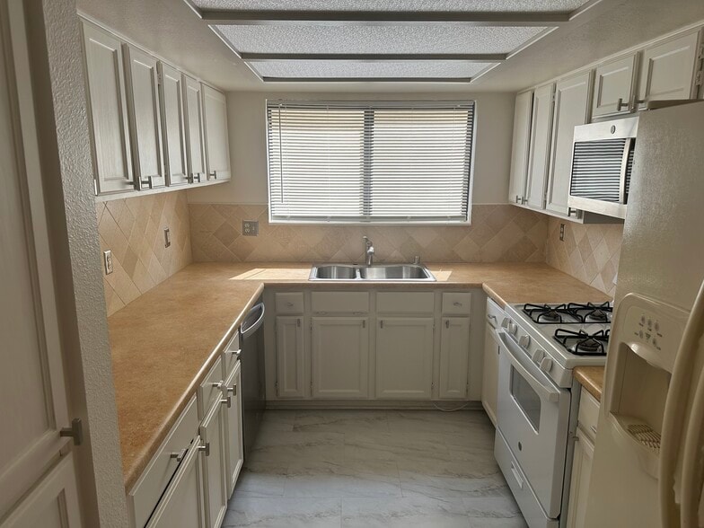 Building Photo - 8140 Spur Ct