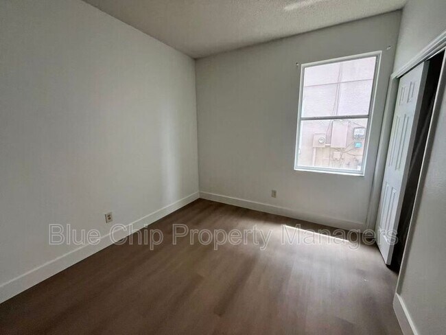 Building Photo - 1923 Bridgeview Cir