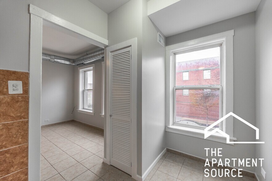 Building Photo - 2712 N Milwaukee Ave