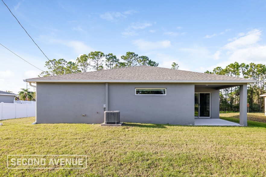 Building Photo - 594 Topeka Rd SW