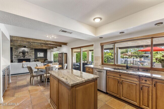 Building Photo - 7620 E Vía Del Placito