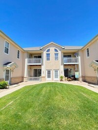 Building Photo - Ground Floor, Newly Updated, 2 Bed Condo W...