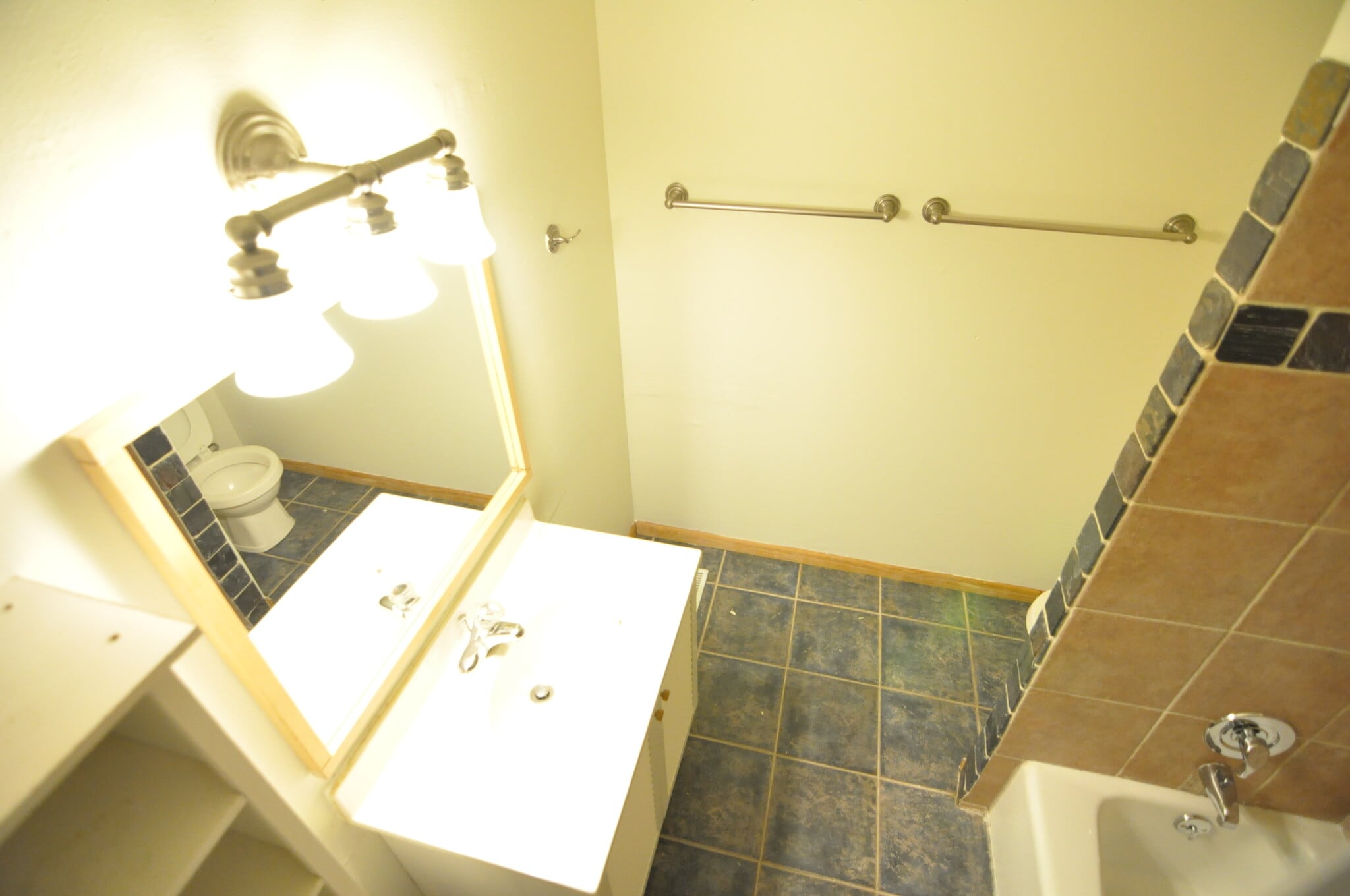 Building Photo - 46 Lakewood Garden Ln