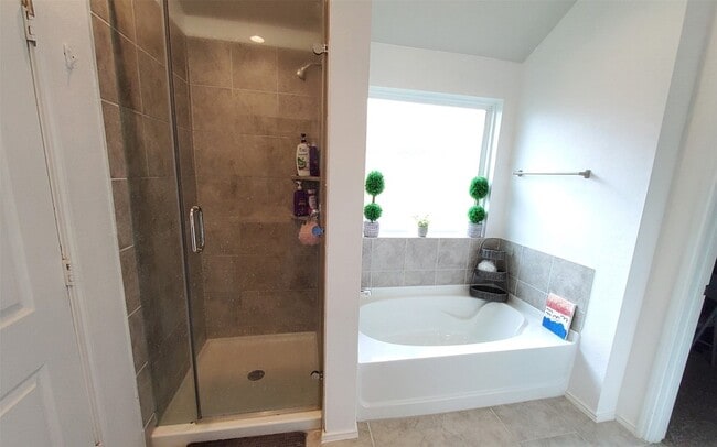 Building Photo - 22607 Castello Lakes Dr