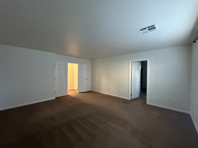 Building Photo - 6752 Philharmonic Ave