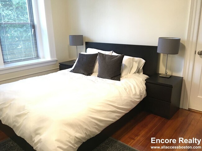 Building Photo - 1463 Beacon St