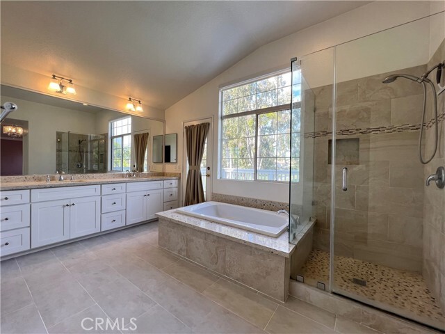 Building Photo - 925 N Ziegler Way