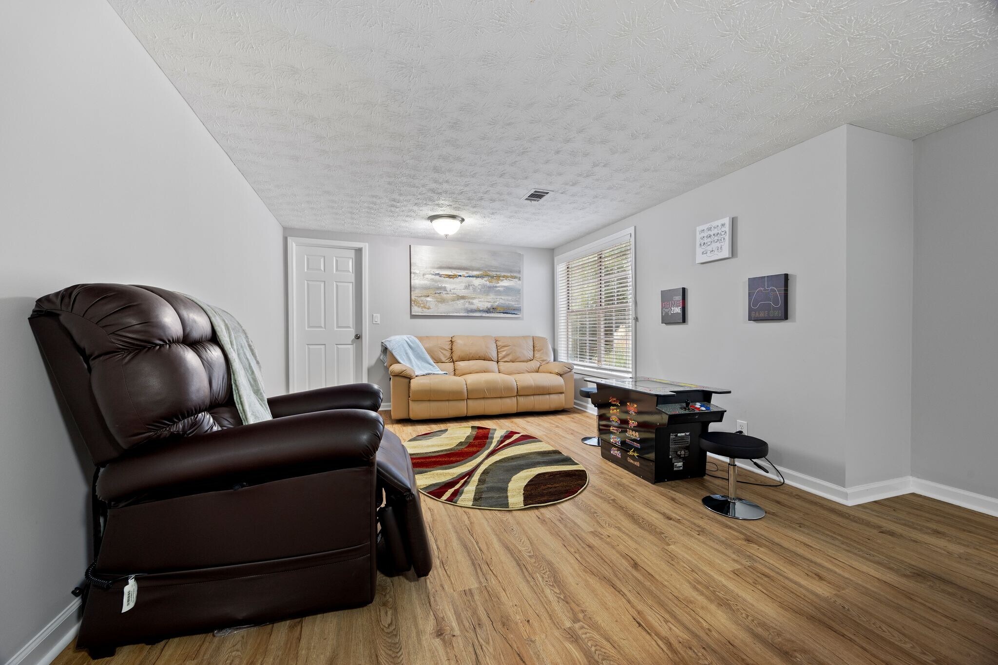 Building Photo - 350 Saddle Bridge Dr