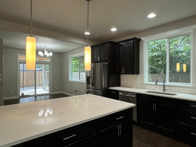 Building Photo - Wonderful Central Kitsap 4 bedroom in Village View neighborhood...now available