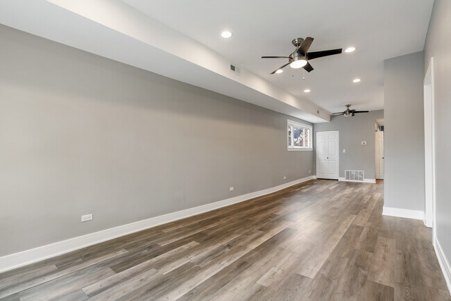 Building Photo - 4624 N Springfield Ave