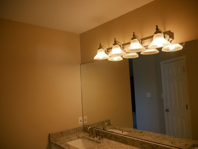 Building Photo - Beautiful Home in Hahira!!