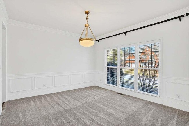 Building Photo - 1200 Cresthaven Ln NW