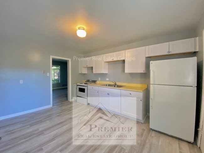 Building Photo - 321 W Ramona Ave