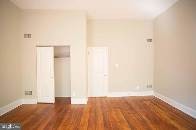 Building Photo - 727 Spruce St