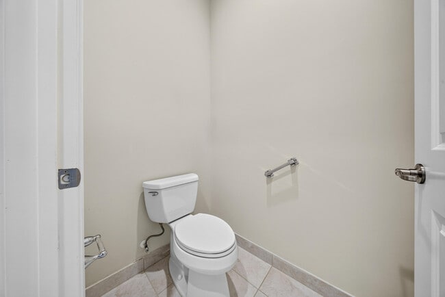 Building Photo - 8883 Kingsmoor Wy