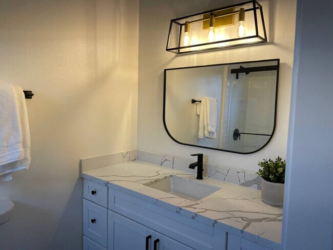 Building Photo - 198 Vía Del Sol