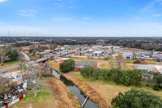 Building Photo - 200 Motel Dr.