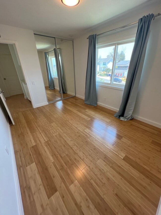 Building Photo - Stunningly Upgraded 3 Bed/2.5 Bath Home