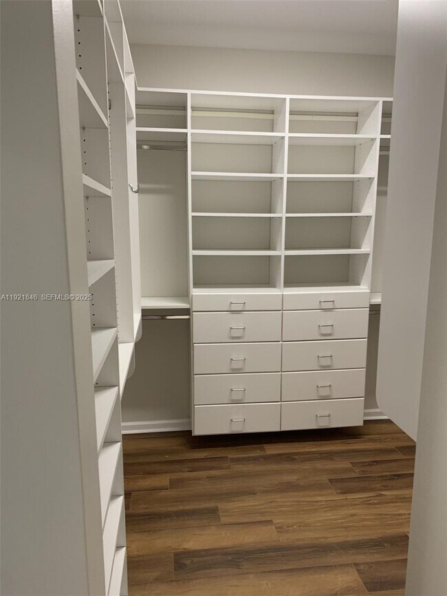 Building Photo - 2518 Bay Pointe Ct