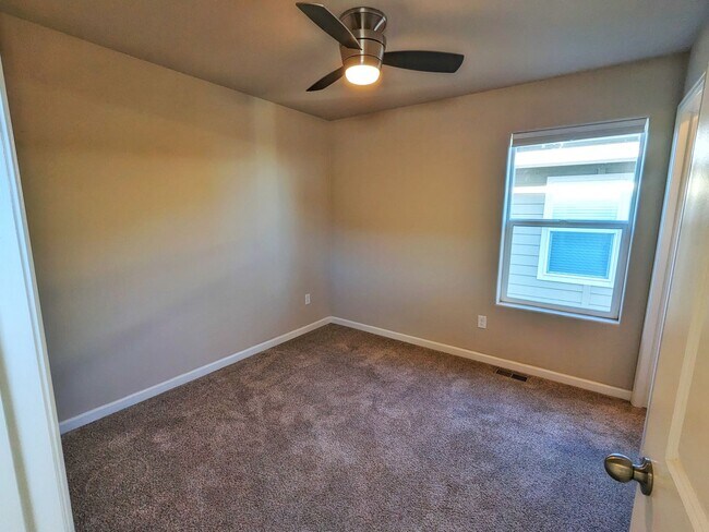 Building Photo - Paired Townhome in Chapel Heights