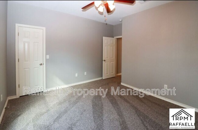 Building Photo - 6 Fernwood Dr