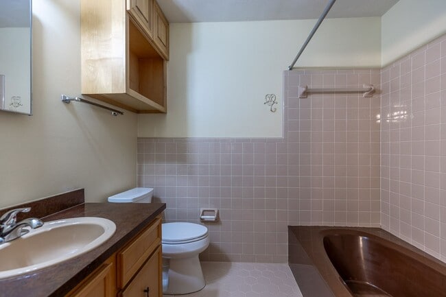 Building Photo - 10736 Pecan Dr