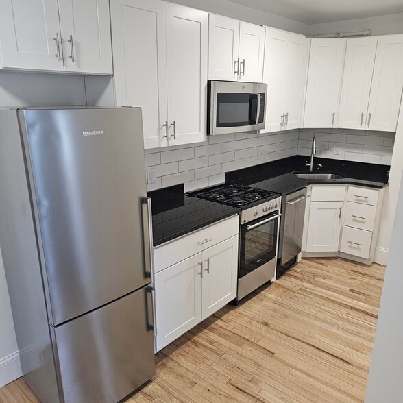 Apt 714 - 100 Wayland St
