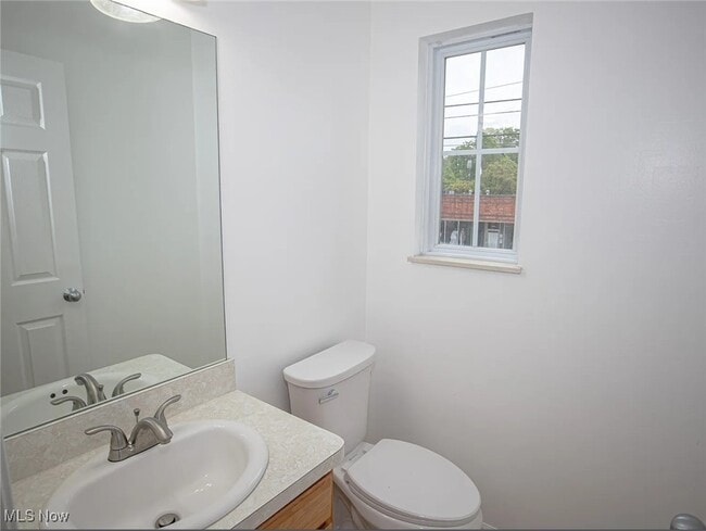 Building Photo - 2198 Noble Rd