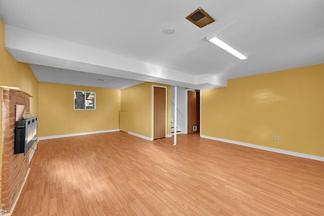 Building Photo - $2,795.00  - 4 Beds, 2 Baths, Single Famil...