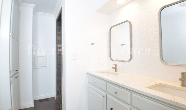 Building Photo - 255 E 27th Pl