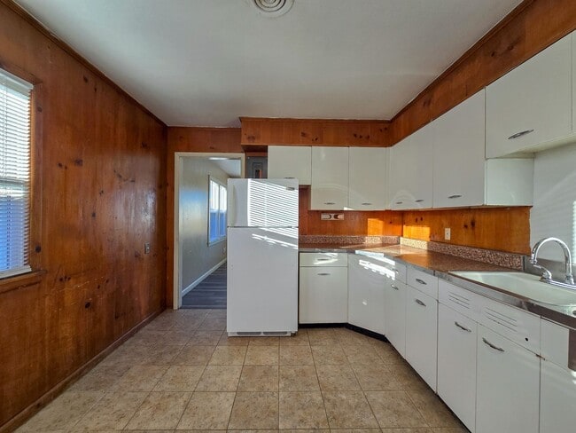 Building Photo - 2 Bedroom 1 Bath Home in Shawnee