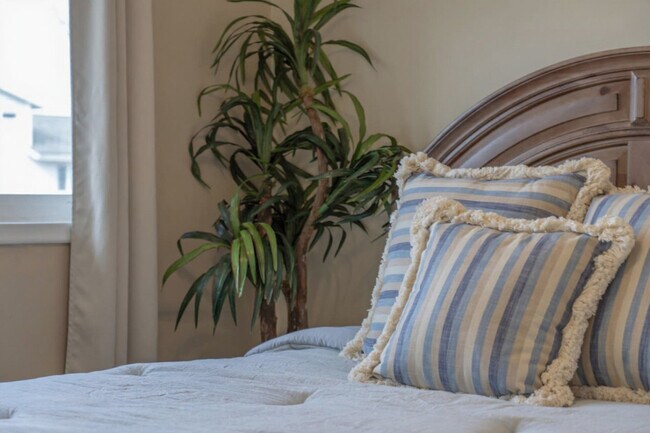 Building Photo - 428 Edwards Ave