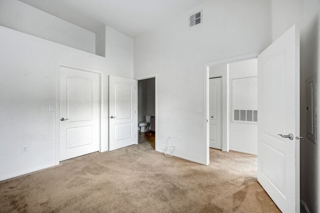 Building Photo - Second Story Condo with Open Floor Plan and Granite Counters