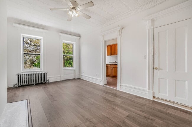 Building Photo - 421 58th St