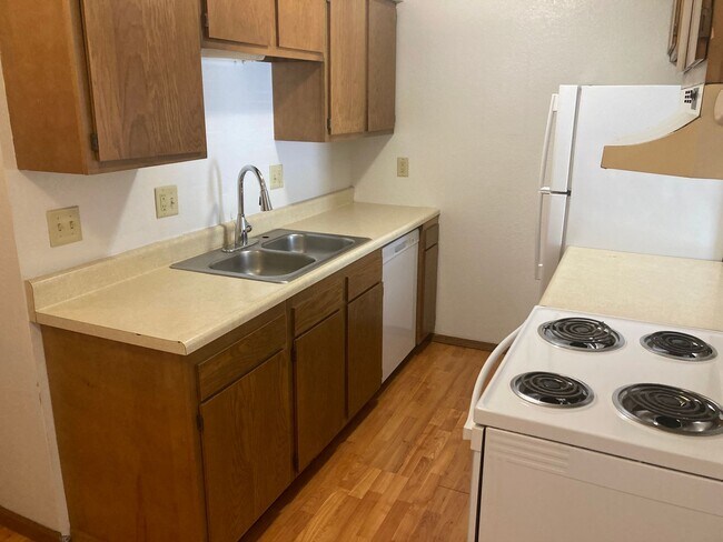 Building Photo - 1 Bedroom 1 Bath Ground Floor Apartment wi...