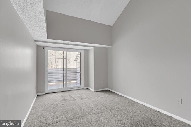 Building Photo - 1639 Carriage House Terrace