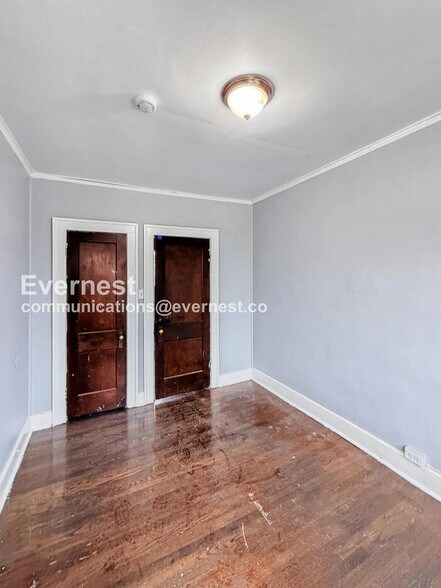 Building Photo - 9351 Woodside St