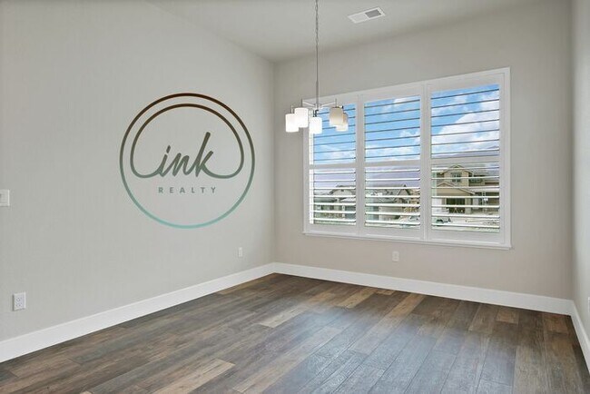 Building Photo - Beautiful Genoa Home