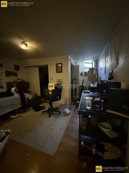 Building Photo - 589 Beacon St