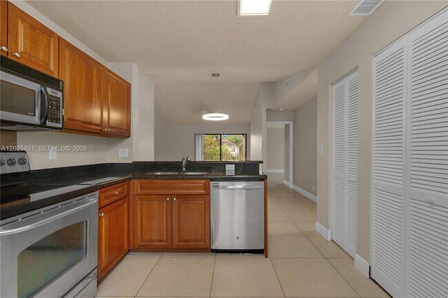 Building Photo - 10105 W Sunrise Blvd