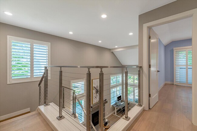 Building Photo - Hamilton Place Townhome