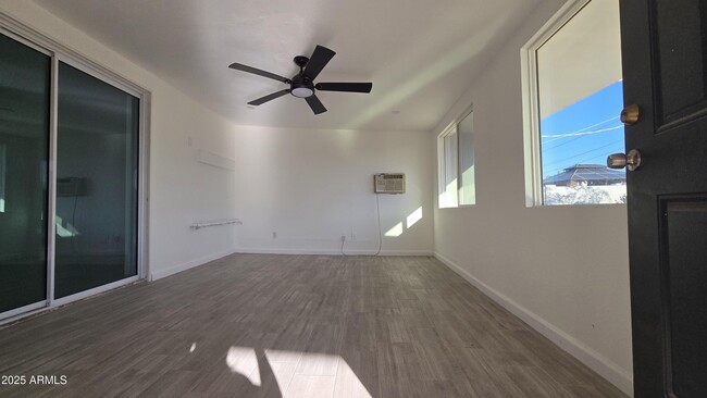 Building Photo - 5827 N 22nd Dr