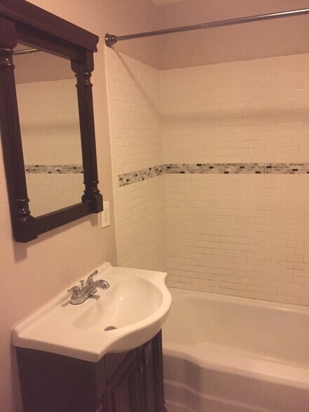 Building Photo - 873 10th Ave S