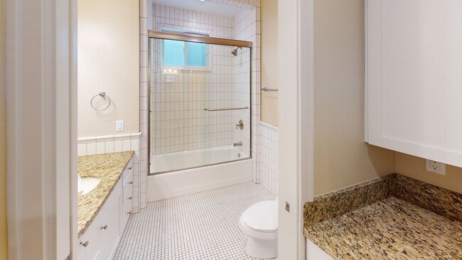 Building Photo - 244-248 B Ave