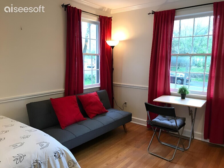 Room # 4 with private bath - 4427 Nebraska Ave NW