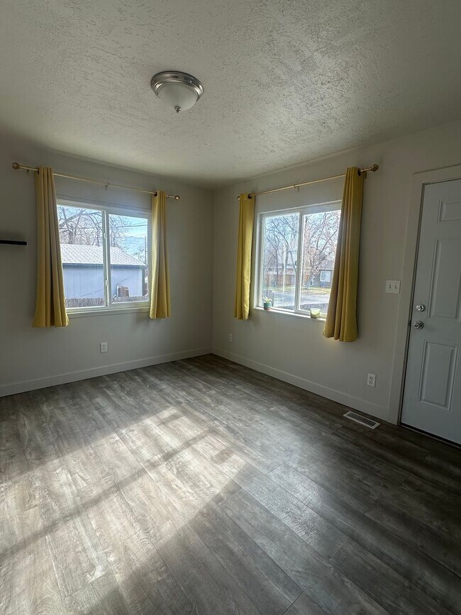 Building Photo - GORGEOUS West Valley Home!!!