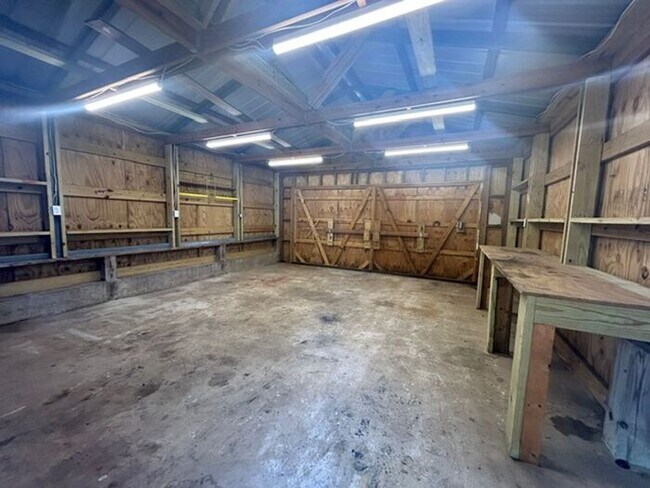 Building Photo - Lakeside Dream Home: Fully Remodeled 4BD/2BA Near Loop 323