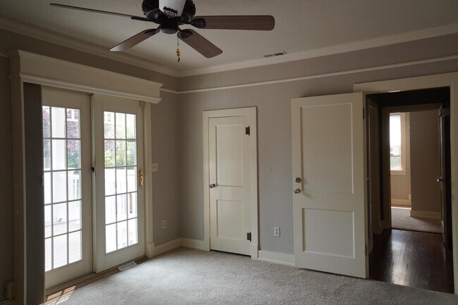 Building Photo - 2721 W Cassia St