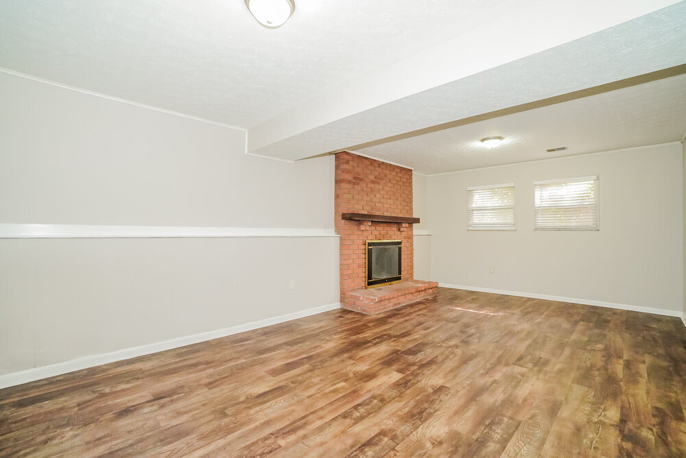 Building Photo - 713 Hubbard Rd