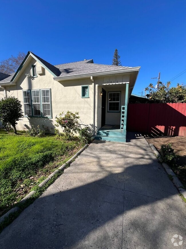 Building Photo - 2016 17 Street - Modern Midtown Gem | 2BR/...